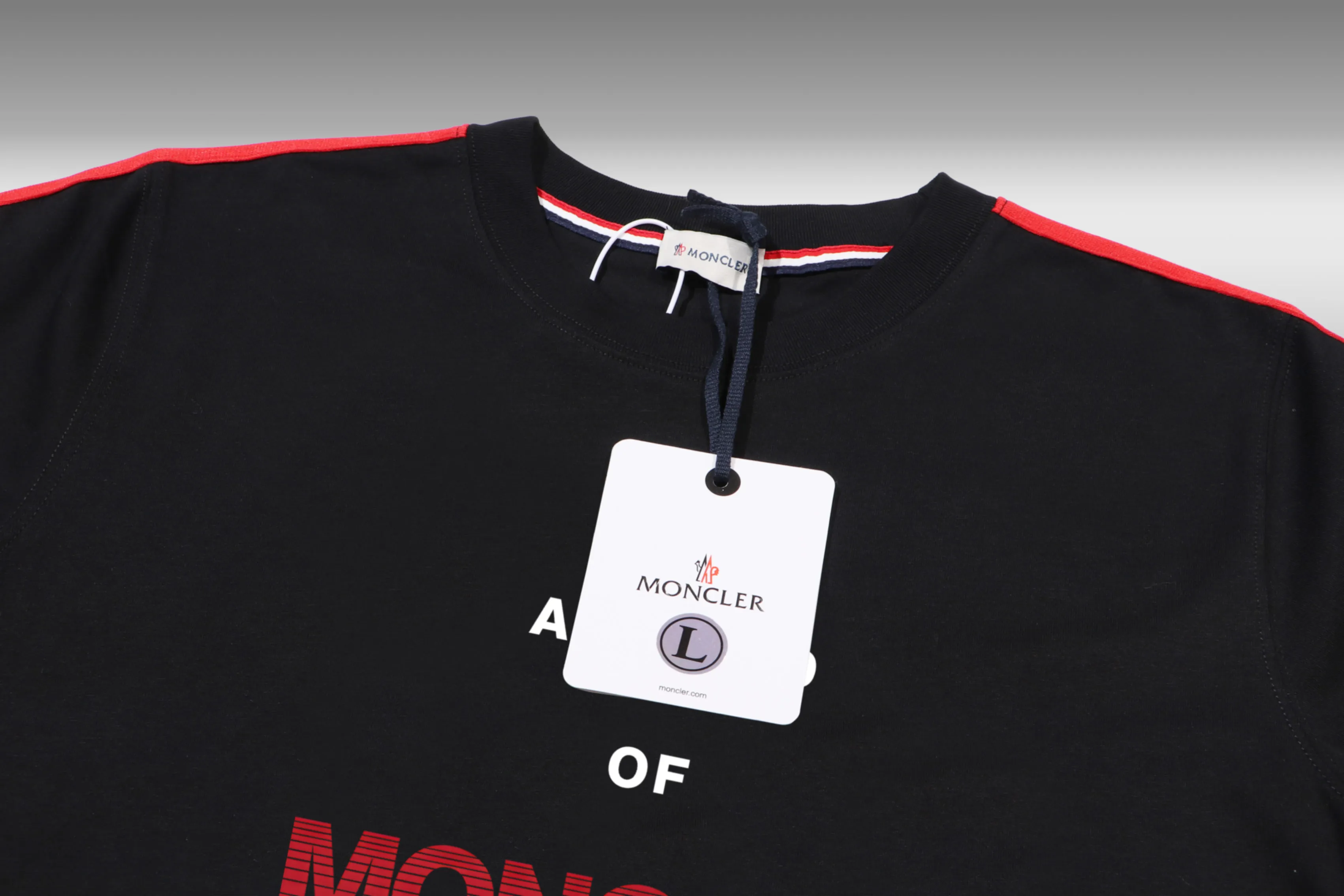 《Moncler~ 》2024New Arrival ， Quality T ， , Versatile Quality ！ ‼ 32 250G ‼ ， ， ， ， T 🤪 Sizes：S-M-L-XL-2XL ：Black，White， ， Same Style